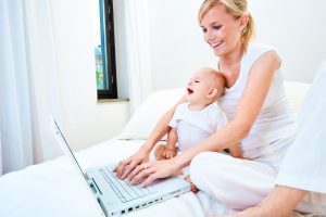 mom-with-baby-and-computer