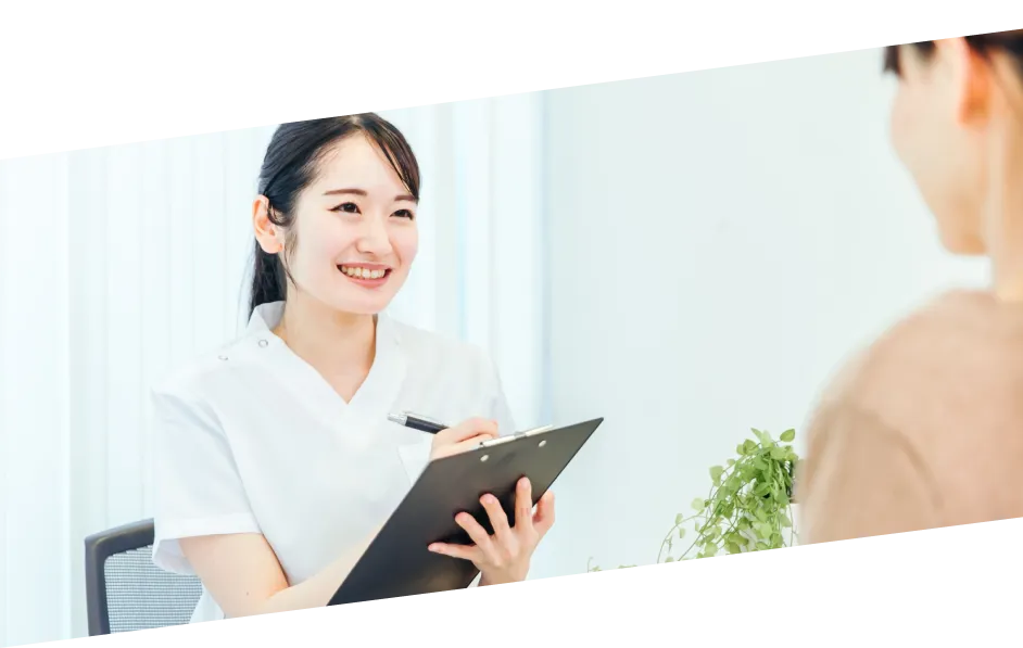 前向きな表情の社員たち