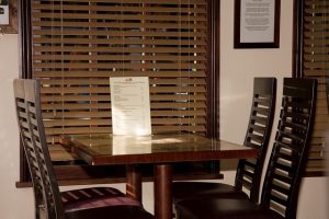 restaurant-220409_640