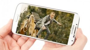 watching-movies-on-mobile-phones