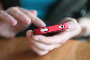 using-smartphone1