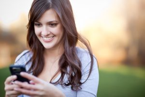 woman-texting