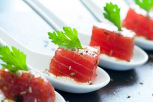 appetizing-tuna-morsel-on-ceramic-spoons