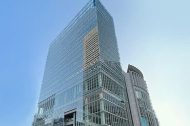 ヒルトンプラザウエスト オフィスタワー外観